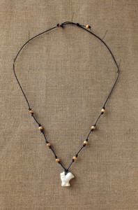 トリとウッドビーズのペンダント
