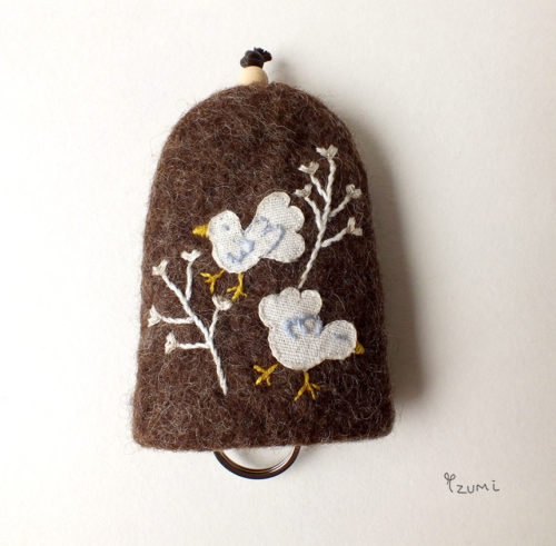 2羽のトリとペンペン草